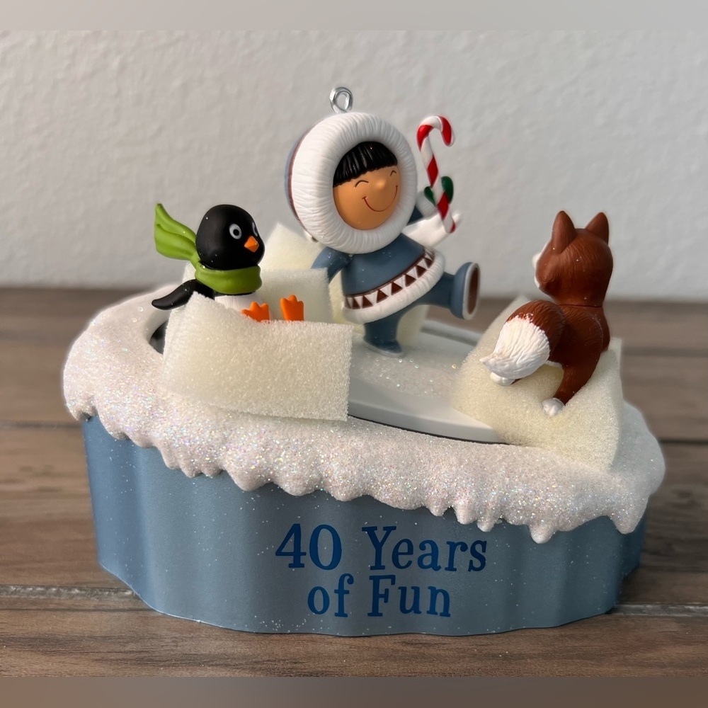 Hallmark NEW 2019 Christmas Ornament Frosty Friends 40th Anniversary with Motion - Picture 3 of 10